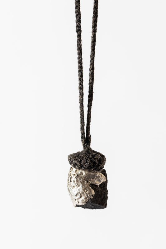 Collar abraza piedra