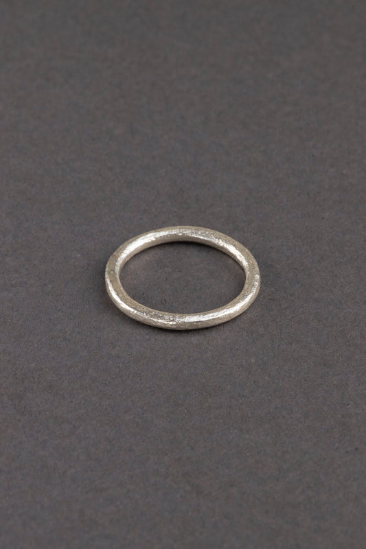 Anillo hilo de piedra