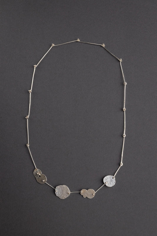 Collar cuerpo de piedra