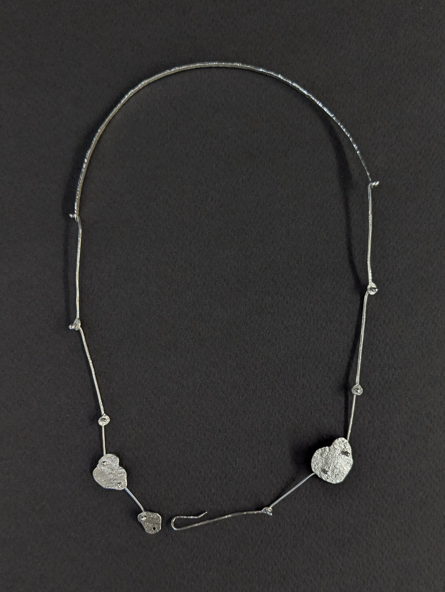 Collar cuerpo de piedra