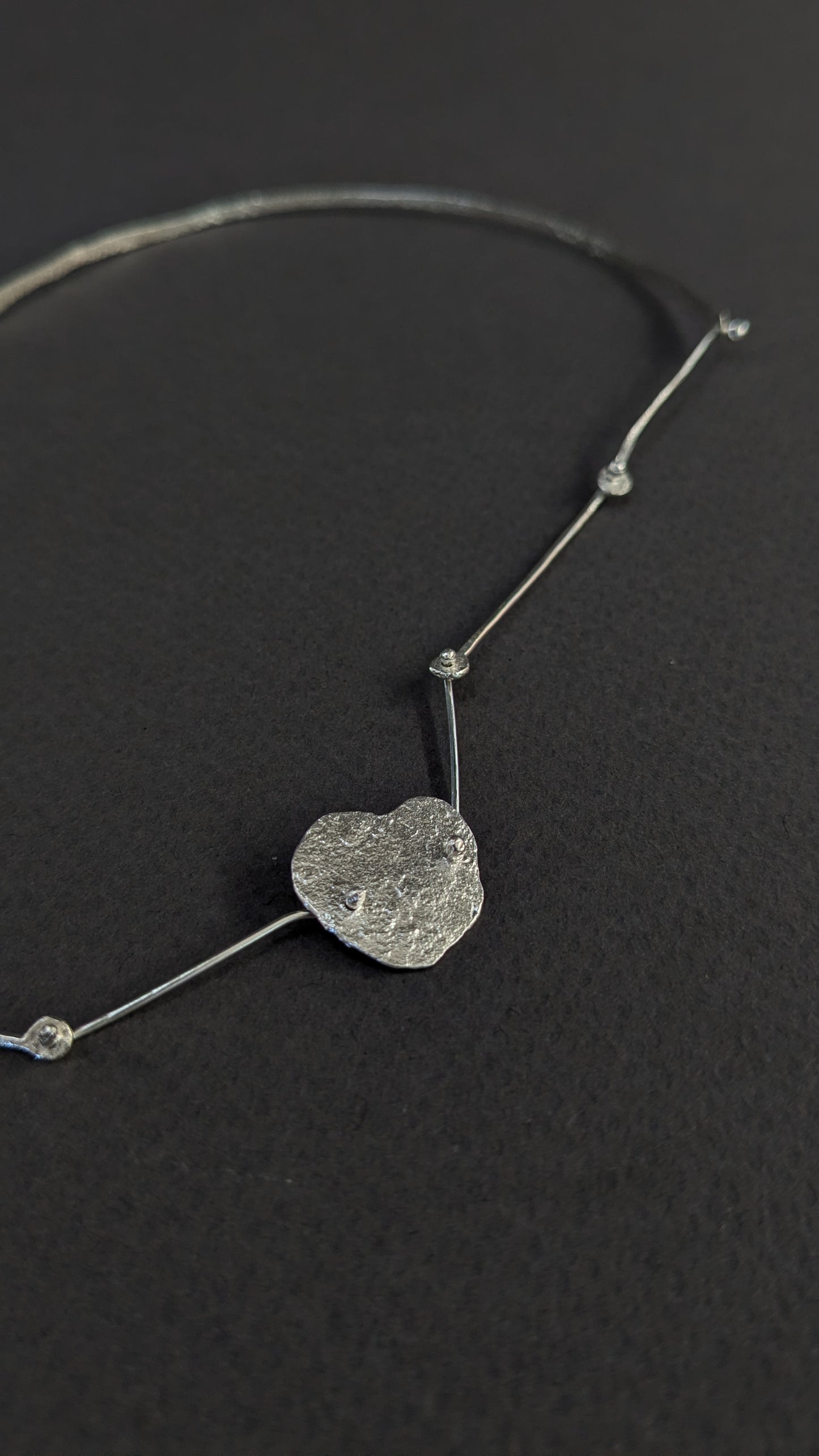 Collar cuerpo de piedra