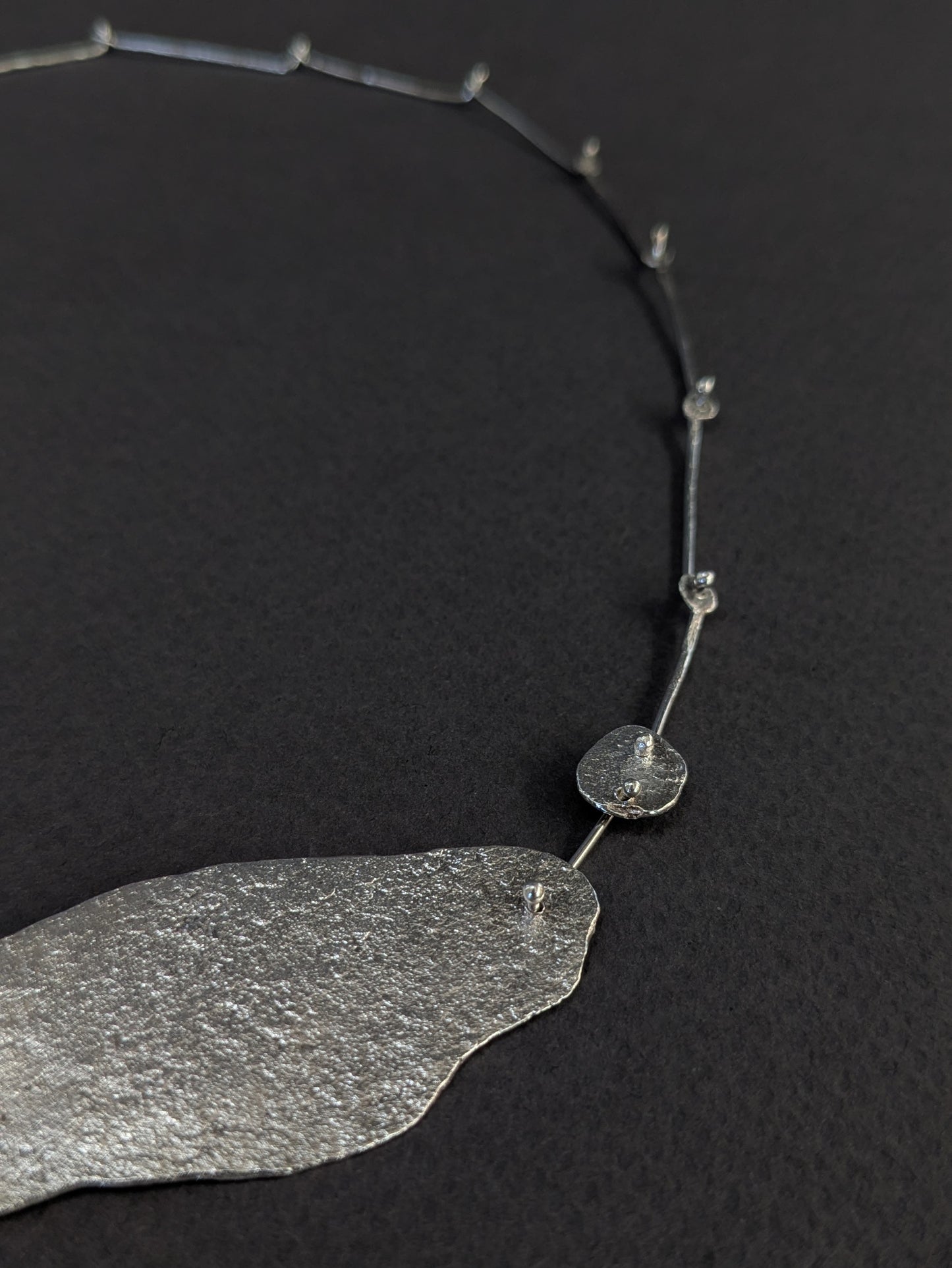Collar cuerpo de piedra